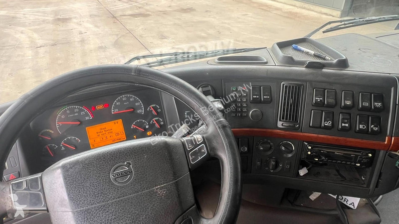 شاحنة Volvo 520 (6X4 / LONG CHASSIS / FRONT STEEL)
