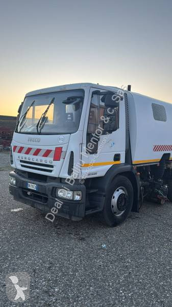 آلة لصيانة الطرق Iveco