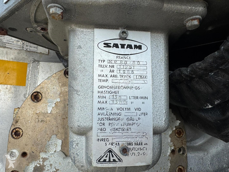 شاحنة Volvo 6X4 Robson-Drive + TANK 14.000 LITER
