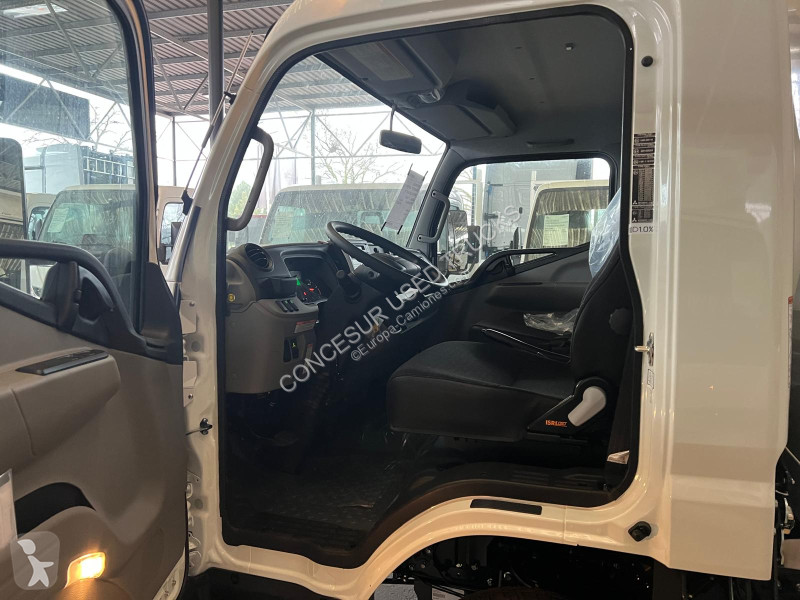شاحنة Fuso 3.6 Ton 3C15 Paquetero con trampilla