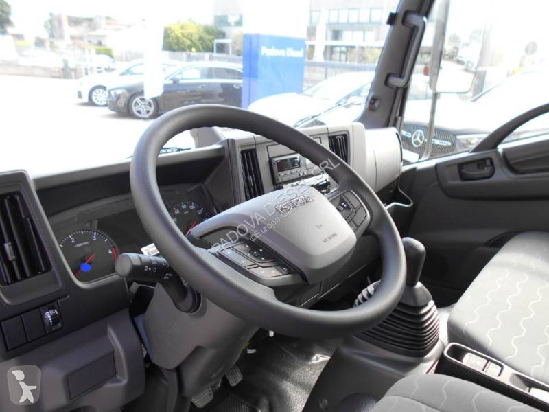Грузовик Isuzu