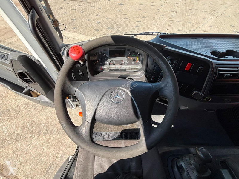 شاحنة Mercedes 818 4x2 BOX L=6076 mm