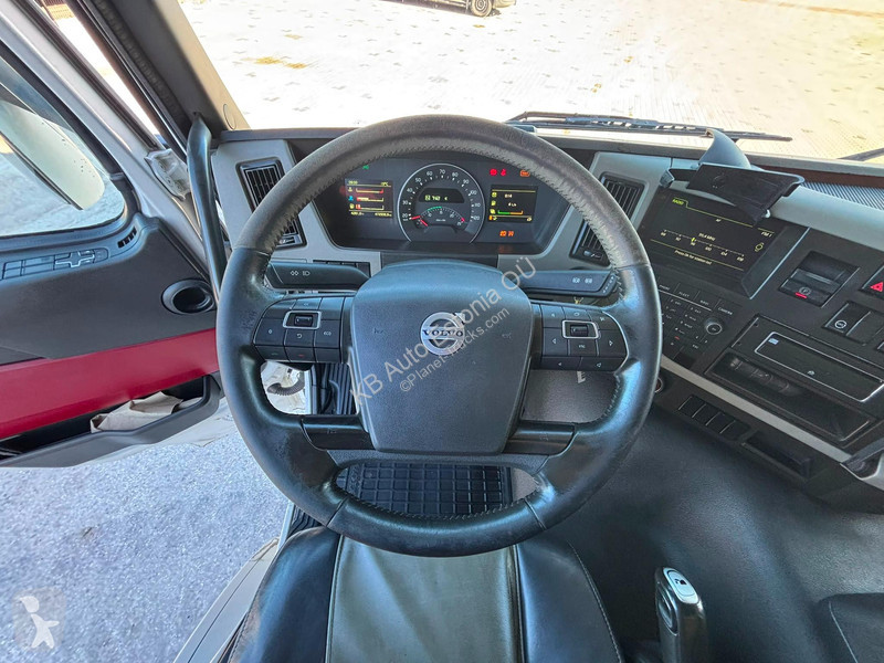 شاحنة Volvo 330 4x2 BOX L=7647 mm
