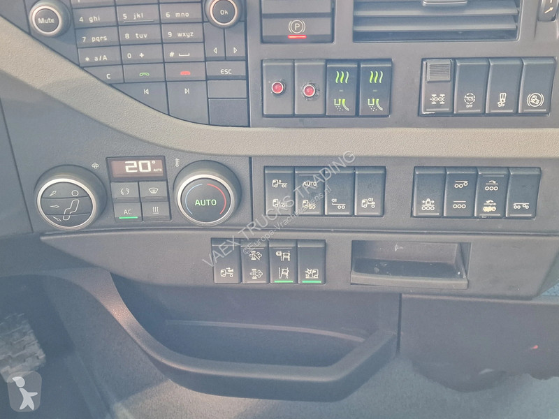 شاحنة Volvo 16750 Globetrotter 8x4*4 - Chassis...