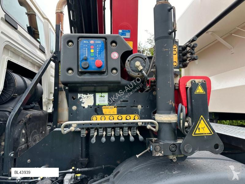 شاحنة MAN TGS 440 / 8x4 /CRANE HMF 1530/ TIPPER