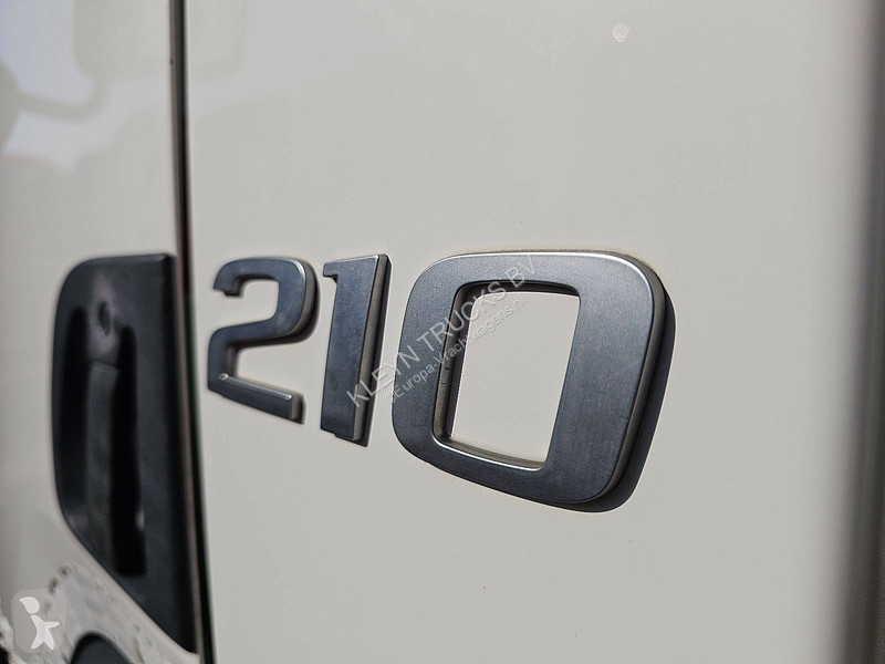 شاحنة Volvo 210.14 CARRIER TAILLIFT
