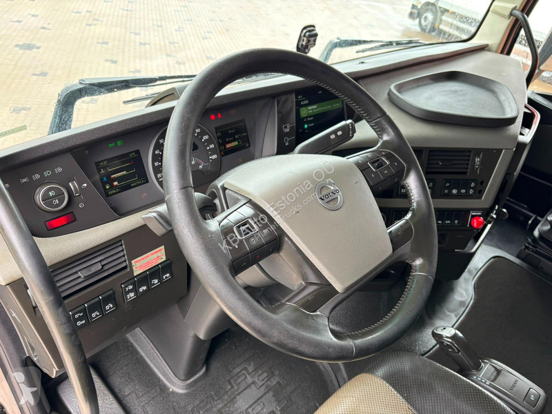 شاحنة Volvo 540 6x4 TANDEM AXLE LIFT / BOX...