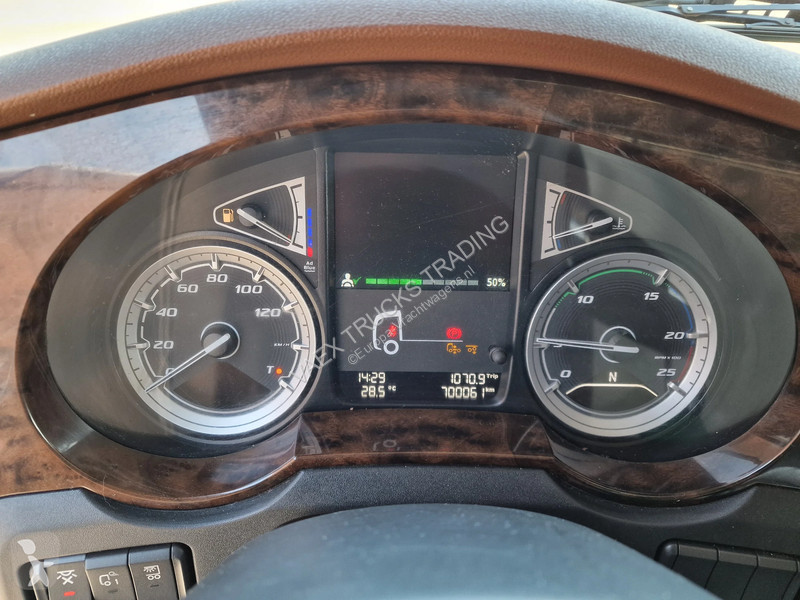 شاحنة DAF 530 6X2 - steel / air - steering axle...