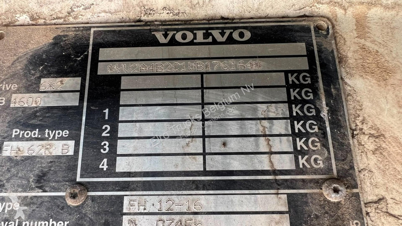 شاحنة Volvo 12380 (LAMES / STEEL SUSP. / BOITE...