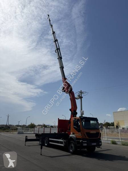 شاحنة Iveco Con pluma