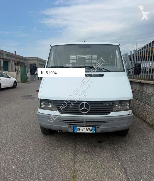 Vrachtwagen Mercedes 412