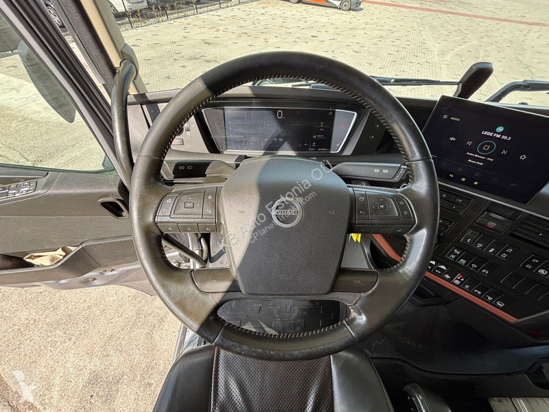 Camión Volvo 750 8x4 RETARDER / TANDEM AXLE...