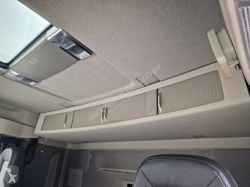 Camión Volvo 13540 6x2*4 - Platform with...
