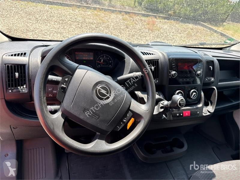 Camión Opel 2.2 103 KW PR PL L4 Curtain Side Truck