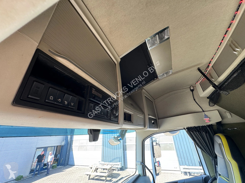 Camión Volvo 16750 6x2 Retarder Globetrotter WB...