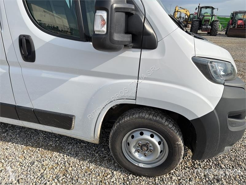 Kamion Fiat ducato Crew Cab Flatbed Truck