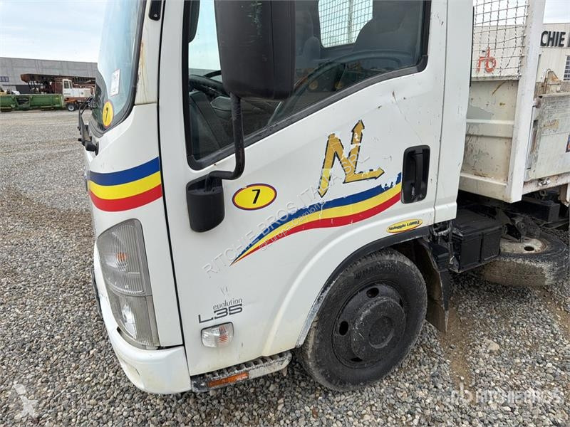 Kamion Isuzu S/A Dump Truck