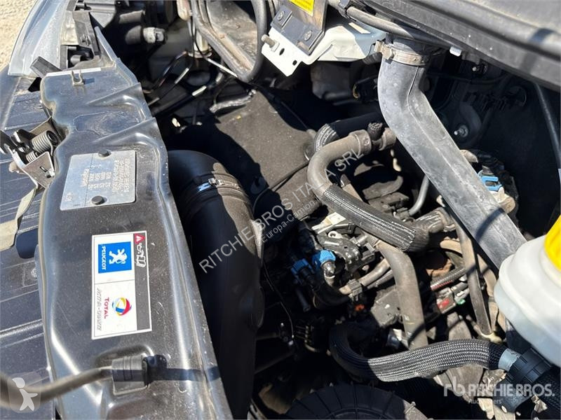 Camión Peugeot 335 L2H2 2.0 BLUEHDI 130CV Van...
