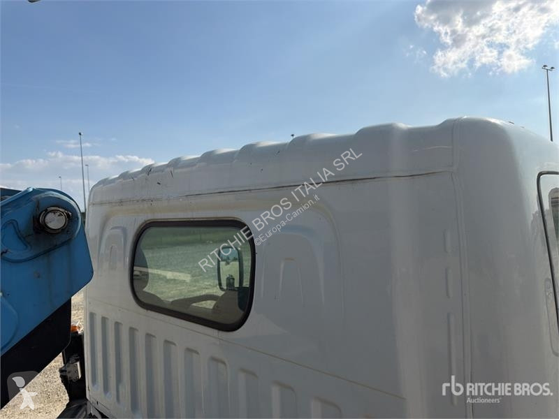 Camion Nissan PNT205 20 m on Nissan NT400...