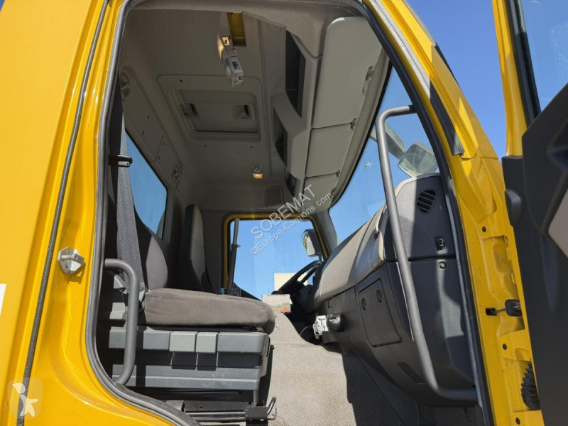 Camião Renault 370.26 (6X4)
