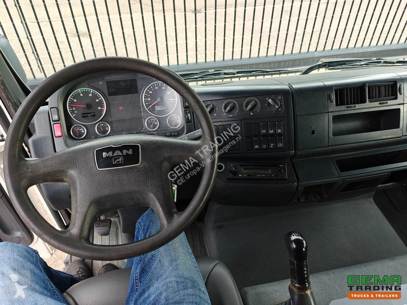 Camião MAN 12.210 4x2 Double Cab (6 persons)...