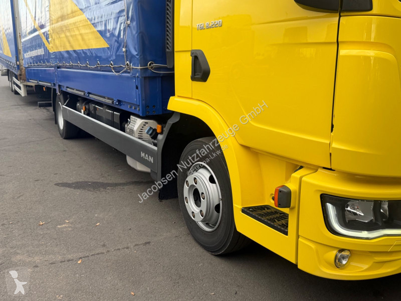 Camion MAN 8.220 BL, Pritsche u. Plane, 2x...