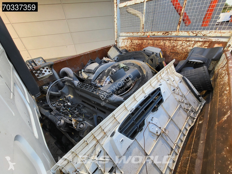 Грузовик Renault 4X2 FOR PARTS 3-way tipper...