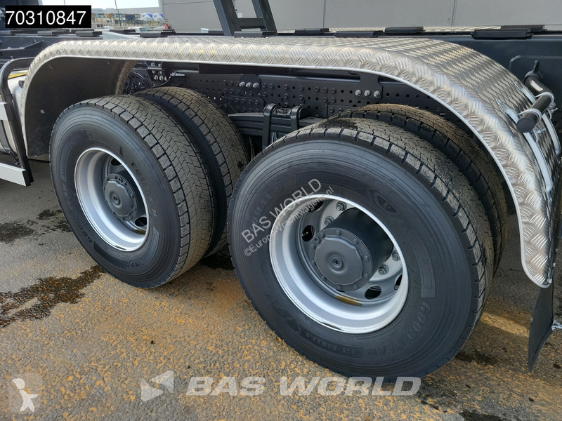 Camión Mercedes 4242 8X4 20m3 Tipper 13-Ltr...