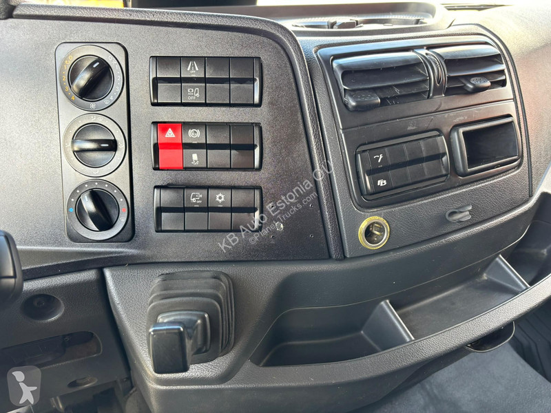 Грузовик Mercedes 1218 4x2