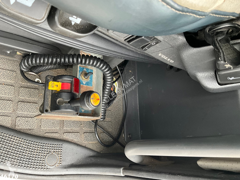 Lastbil Volvo 420 8x4 HMF 22 Tonmeter laadkraan