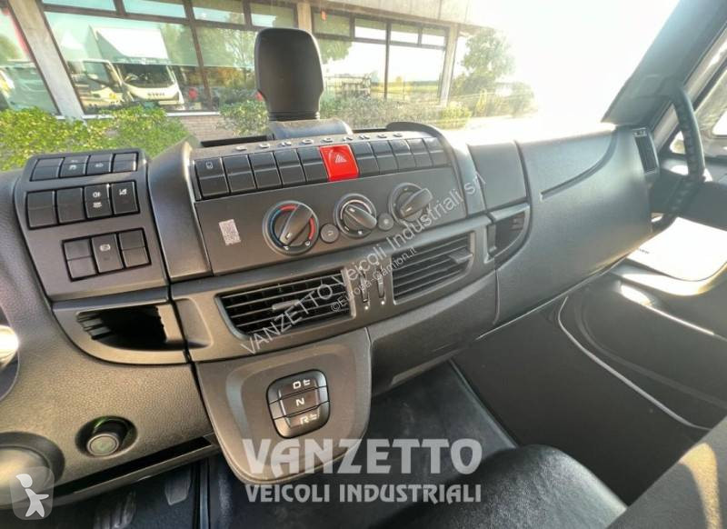 Iveco 120 E 28 P tector truck