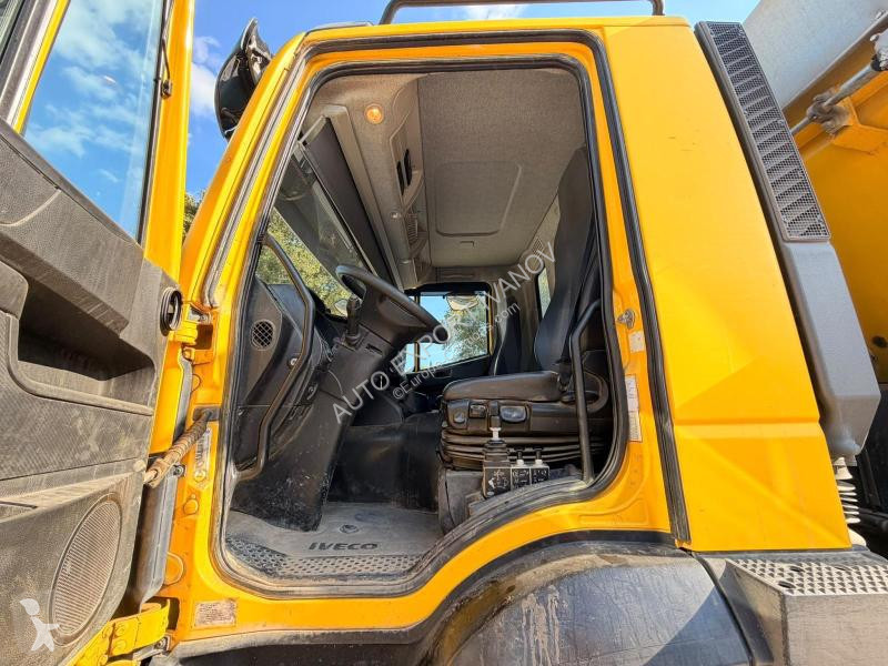 Iveco 480 truck