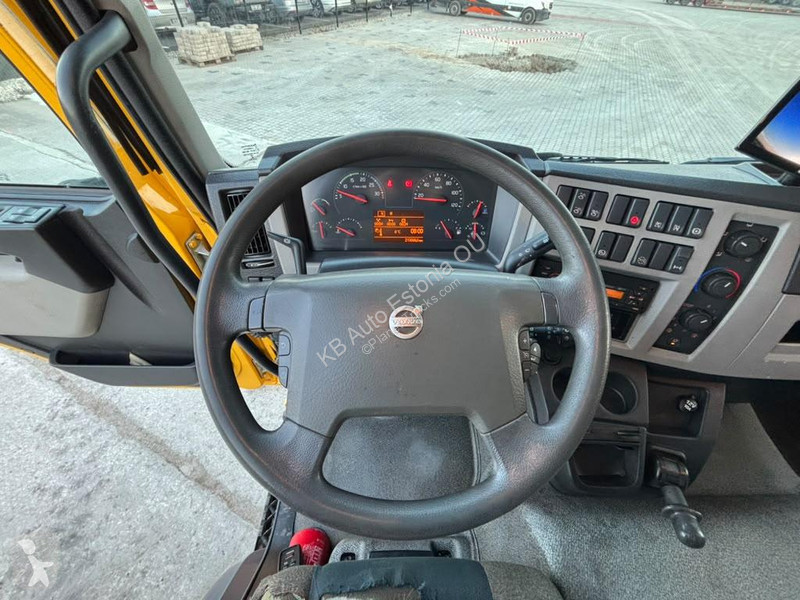 Kamion Volvo 240 4x2 BOX L=7702 mm