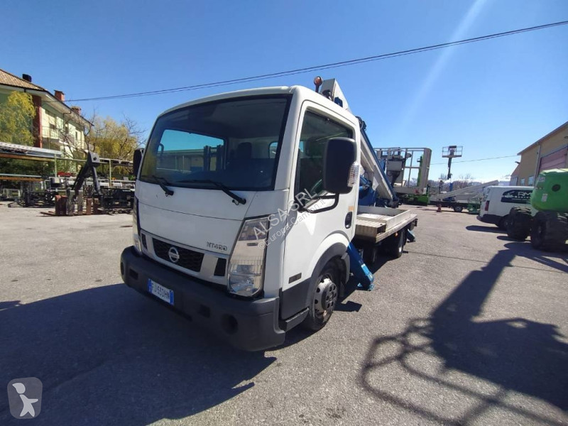 Camião Nissan hx195