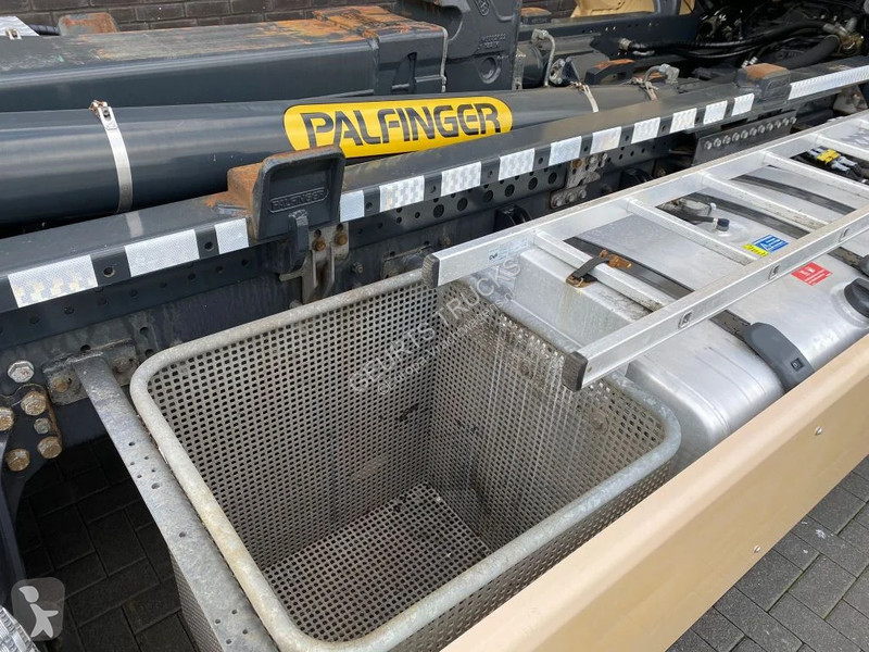 Kamion Scania 6X2 + PALFINGER...