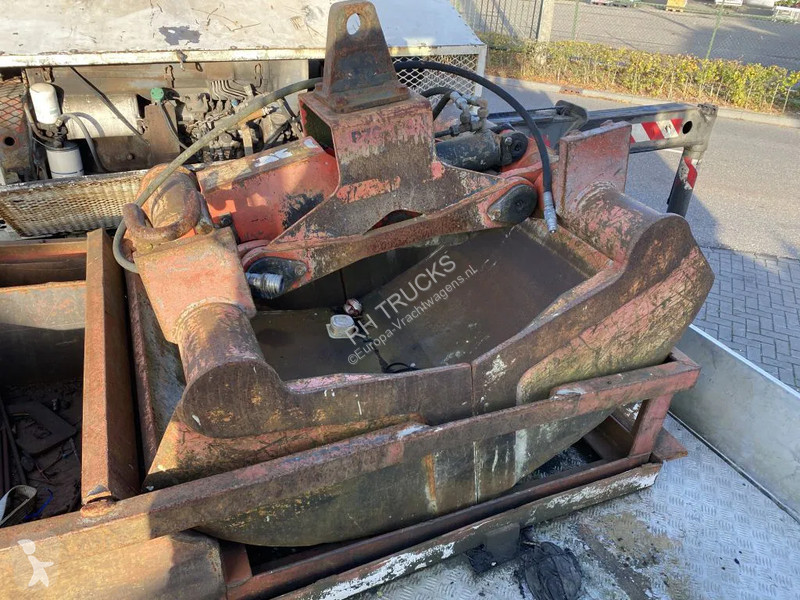 Kamion Volvo F 12 8X4 + CORMACH 0 CRANE - 8.642...