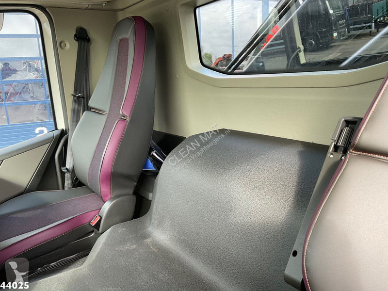 Camion Volvo FM  8x2 Hiab 25 Tonmeter laadkraan