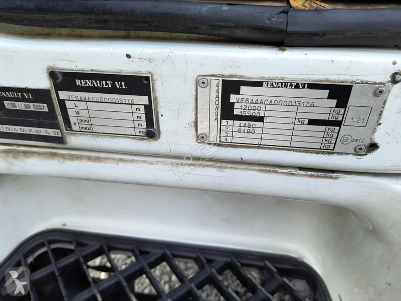 Camion Renault 220 8000L FUEL / CARBURANT TANK...