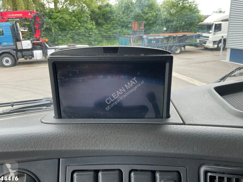 Kamion Volvo FH  8x4 Fassi 27 Tonmeter...
