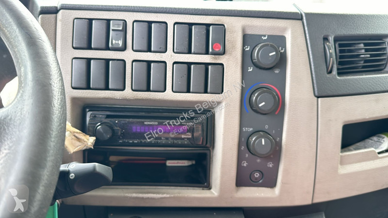 Camion Volvo FL 260 (LIFT 2000 KG / PERFECT...