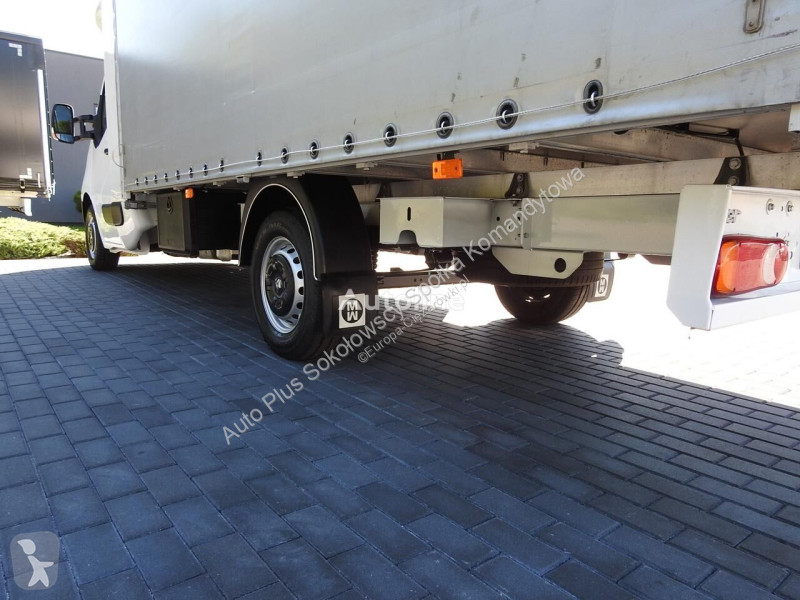 Vrachtwagen Renault MASTER PLANDEKA 8 PALET...