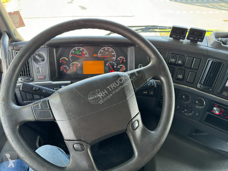 Kamion Volvo 12420 6X2 - EURO 3 + HANGER...