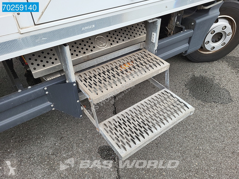 Camion Mercedes 816 4X2 7.49t Thermoking B-100...