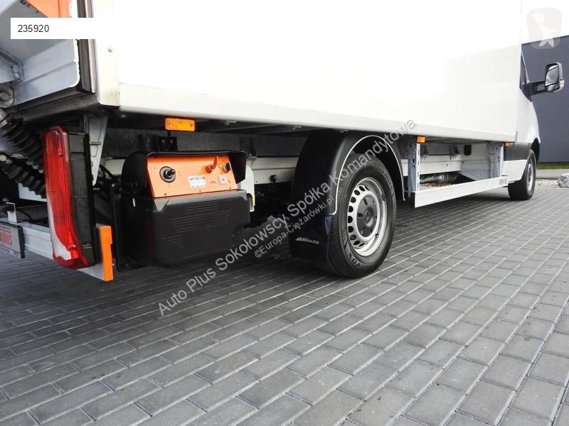 Kamion Mercedes SPRINTER KONTENER WINDA 8 PALET...