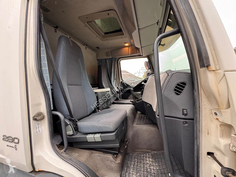 Vrachtwagen Volvo 280 7.8M Side...