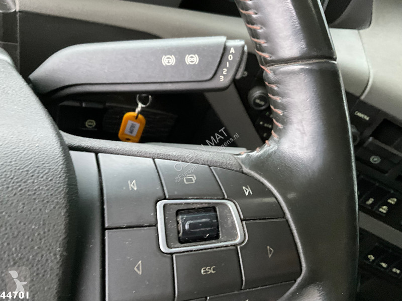 Kamion Volvo 8x4 Euro 6 Hiab 37 Tonmeter laadkraan