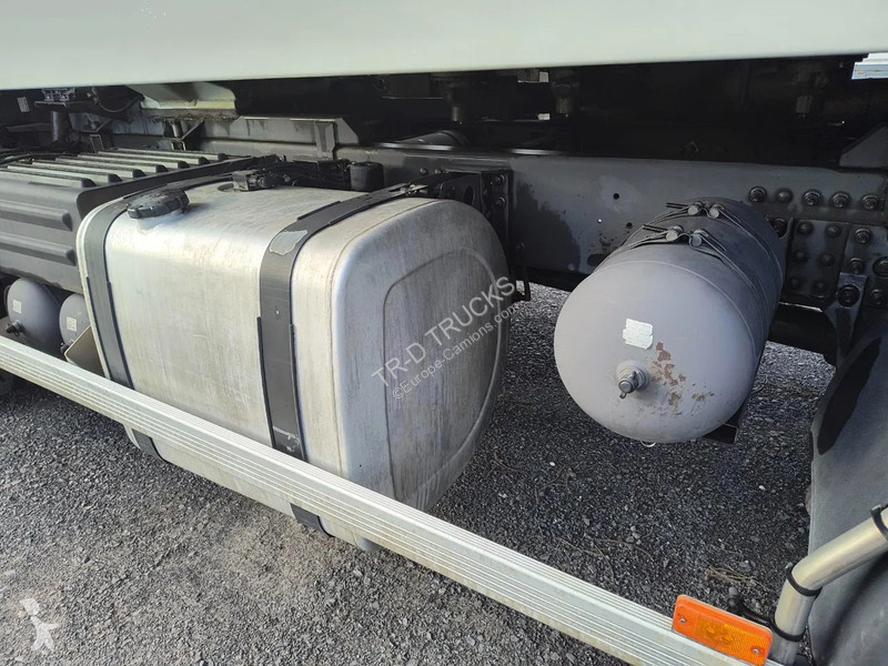 Camion Volvo 440 13000L FUEL / CARBURANT - 4 COMP