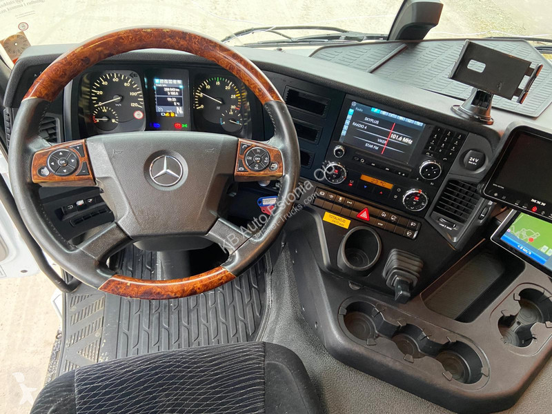 Kamion Mercedes 1827 4x2 BOX L=7538 mm