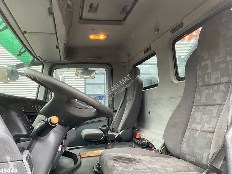 Camion Mercedes 4141 8x4 manual Hiab 32...