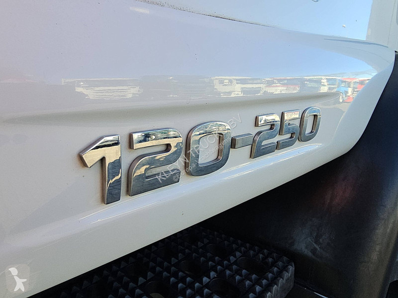 Kamion Iveco 120E25 EUROCARGO 3 SEATS AIRCO LIFT